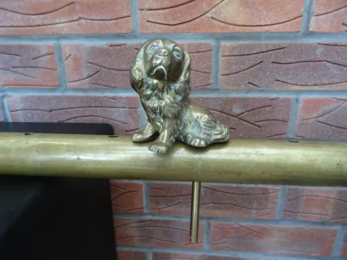 DOG SITTING (SPANIEL TYPE) TILLER PIN